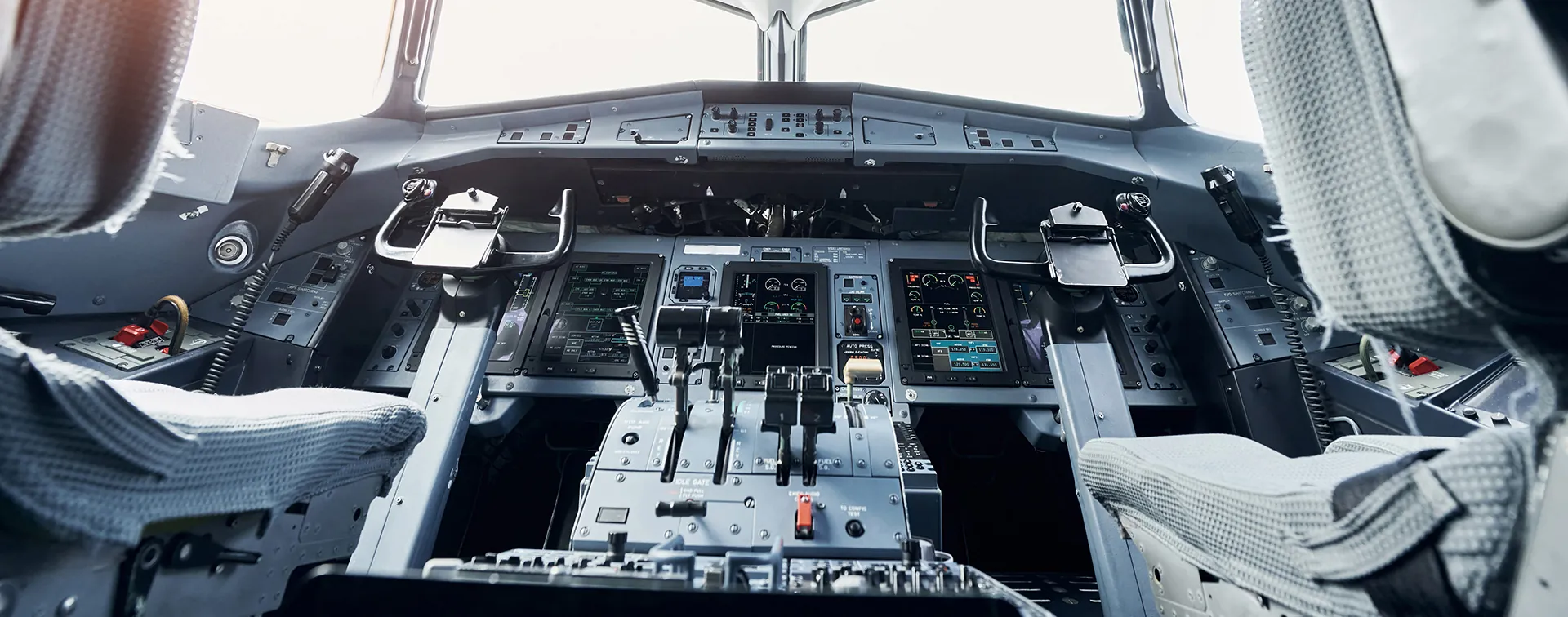 Ansicht eines Flugzeug-Cockpits