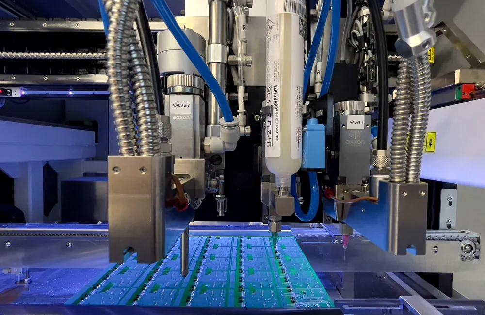 Leiterplatten unter dem Lackiergerät