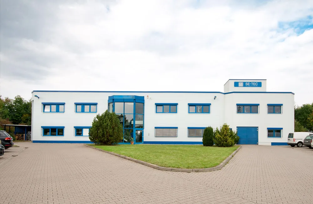 Ein neuer Standort, ein eigenes Firmengebäude. Die SE-TEC nimmt jetzt Fahrt auf SE-TEC Fertigungsstätte ab 2010